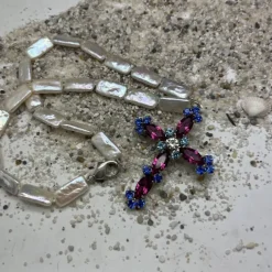 Schmuck|Perlenfischzüge Perlenkette mit Kristallanhänger, echte Süßwasserperlen mit festlicher Brosche