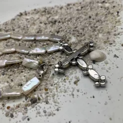 Schmuck|Perlenfischzüge Perlenkette mit Kristallanhänger, echte Süßwasserperlen mit festlicher Brosche