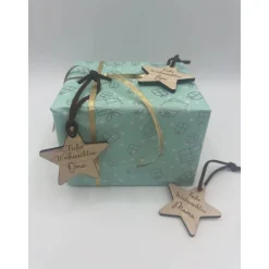 Sale Personalisierbarer Stern Geschenkanhänger aus Holz – Mit Namen graviert – Weihnachtsgeschenk & Baumschmuck Geschenkeanhänger