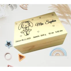Personalisierte Baby-Erinnerungskiste mit niedlichem Hasenmotiv,  eine perfekte Holzbox als Geschenk, Geburtebur Dekoration