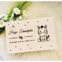 Dekoration|KreativePeri Personalisierte Erinnerungskiste für Babys - Tiergruppe Safari  - Personalisiert mit Name & Datum - Holzbox