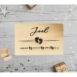 Best Personalisierte Erinnerungskiste für Babys mit Fußabdruck-Motiv, individuell gestaltet mit Name und Datum auf einer Holz Dekoration