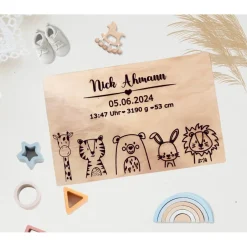 Dekoration|KreativePeri Personalisierte Erinnerungskiste für Babys - Safari-Tiermotiv - mit Name und Datum personalisiert.