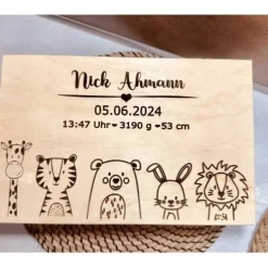 Dekoration|KreativePeri Personalisierte Erinnerungskiste für Babys - Safari-Tiermotiv - mit Name und Datum personalisiert.