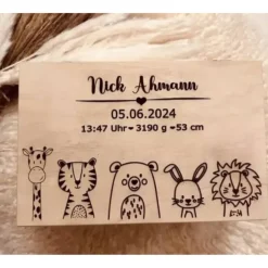 Dekoration|KreativePeri Personalisierte Erinnerungskiste für Babys - Safari-Tiermotiv - mit Name und Datum personalisiert.