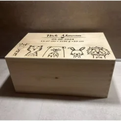 Dekoration|KreativePeri Personalisierte Erinnerungskiste für Babys - Safari-Tiermotiv - mit Name und Datum personalisiert.