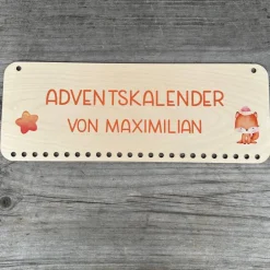 Adventskalender|Werkstatt am See Personalisierter Holz-Adventskalender mit Fuchs mit Weihnachtsmütze