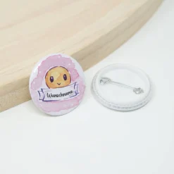 Sale Personalisierter Namensbutton Pin Lebkuchen | 32 mm | Namensanstecker Geschenke Party Geschenkeanhänger