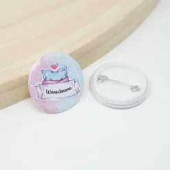 Outlet Personalisierter Namensbutton Pin Katze | 32 mm | Namensanstecker Geschenke Party Geschenkeanhänger