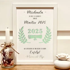 Discount Personalisiertes Geldgeschenk zur Abschlussfeier: Master, Bachelor, Abitur & Ausbildung – Individuelles A4-Bild mit Blätterkranz & Urkunde Geschenke