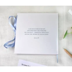Clearance personalisiertes Gästebuch & Album zur Taufe mit Kreuz aus Fischen in Hellblau blanko o. mit Fragebogen Fotoalbum & Gästebuch