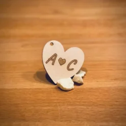 Valentinstagsgeschenke|Werkstatt am See Personalisiertes Herz mit euren Initialen - Geschenkanhänger aus Holz