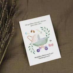 Clearance Postkarte zur Geburt Grußkarte baby Karte mit Umschlag kraftpapier Chromokarton grün creme neutral genderneutral Glückwunschkarten