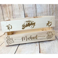 Präsentkorb zum Geburtstag, Geschenkkorb mit Wunschgravur, Name und Alter und Wunschmotive, Geschenk Geburtstag Dekoration