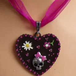 Online Punk trifft Tracht: Skull Lebkuchenherz Collier Halsband – Rot oder Rosa Organzaband Accessoires