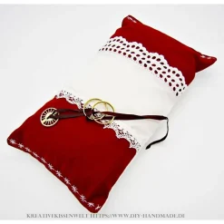 Rotes Ringkissen mit weißer Spitze – Handgemachtes Unikat für die Hochzeit, ca. 23x12 cm Ringkissen