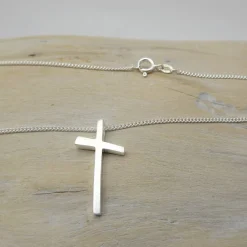 Schlichtes Kreuz  "Silanus" Silber 925 mit Lederband oder Kette, puristisches Silberkreuz zur Kommunion, Konfirmation Schmuck