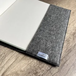 Fotoalbum & Gästebuch|soEINmALIK Schutzumschlag ZAHL Fotoalbum Wollfilz bestickt personalisierbar
