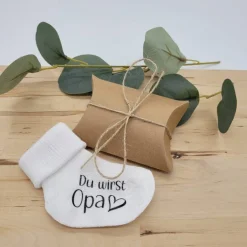 Einladungskarten|MonideaS Schwangerschaft verkünden - Babysocke mit Geschenkverpackung - personalisierbar
