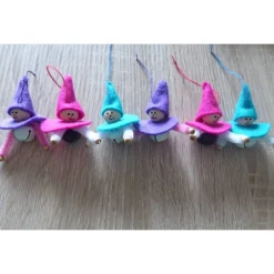 Baumschmuck|CreativBaer sechs kleine Filzwichtel mit Glöckchen - (2x türkis-weiß + 2x pink-weiß-schwarz + 2x lila-rosa-weiß)