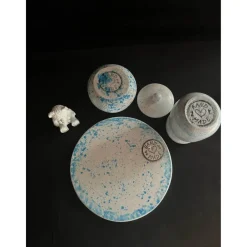 Set aus Vase, Teddy und kleiner Vase auf einem runden Tablett Geschenke