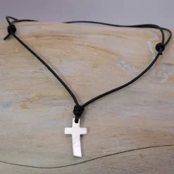 Schmuck|Gold- und Designschmiede Birlinger Silberkreuz "Kleiner Vitus" mit Lederband, Geschenk zur Kommunion kleines silbernes Kreuz, Gravur möglich