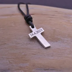 Schmuck|Gold- und Designschmiede Birlinger Silberkreuz "Kleiner Vitus" mit Lederband, Geschenk zur Kommunion kleines silbernes Kreuz, Gravur möglich