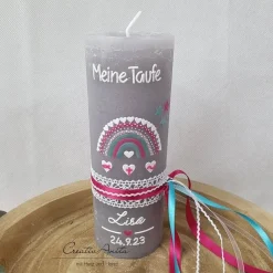 Taufkerzen|CreativAnita Taufkerze Rustikkerze grau-pink-türkis verziert mit Regenbogen und Herzen