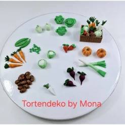 Tortendekoration|Tortendeko by Mona Tortenaufleger Fondant Geburtstag Tortendeko Bauernhof Bio Gemüse Kalb Biobauer
