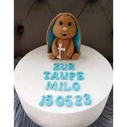 Tortendekoration|Annetts Zuckerfiguren Tortendekoration Hase, Taufe, Fondant Figuren Taufe