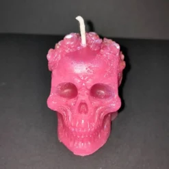 Deko Halloween|RoBo-Abenteuer Totenkopf-Kerze mit Rosen – handgegossen aus recyceltem Wachs, pink, Unikat