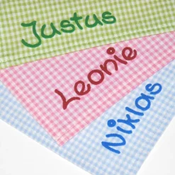 Trachtentuch kariert lila mit Spruch, Baby und Kind Jungen Mädchen Personalisiertes Babyhalstuch / Vichykaro Accessoires