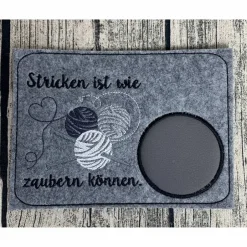Tischdekoration|vetterkreativ Untersetzer aus Filz bestickt - Geschenk stricken - Geschenkidee für Strickfreundin - Geschenk für Oma