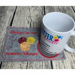 Tischdekoration|vetterkreativ Untersetzer aus Filz bestickt - Geschenk stricken - Geschenkidee für Strickfreundin - Geschenk für Oma