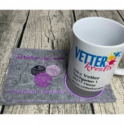 Tischdekoration|vetterkreativ Untersetzer aus Filz bestickt - Geschenk stricken - Geschenkidee für Strickfreundin - Geschenk für Oma
