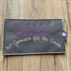 Discount Verpackung - Schokoladenhülle mit Bestickung „Schokolade ist Gemüse für die Seele“ Geschenkverpackungen