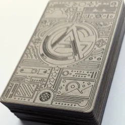 Einladungskarten|ArtisanGifts Visitenkarten mit personalisiertem Design auf Kraftpapier - Geschenkkarten und Business-Karten mit präziser Gravur