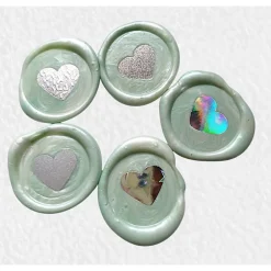 Clearance Wachssiegel mit bunten Hologramm Herzen – 50 handgemachte, selbstklebende Siegelaufkleber, Unikat Einladungskarten