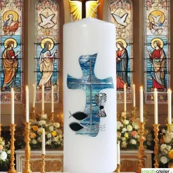 Outlet Weiße Konfirmationskerze mit blau-silbernem Kreuz, Fischen, Wellen & Kelch – personalisierbar Dekoration