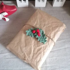 Geschenkeanhänger|Sternennaht Weihnachtlicher Geschenkanhänger mit Stechpalmenblatt, gehäkelte Weihnachtsdeko