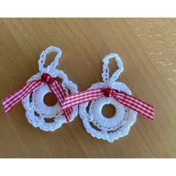 New Weihnachts-Häkelkränzchen  - 2er Set - Geschenkeanhänger weiß mit roter Perle und Schleife handge Geschenkeanhänger