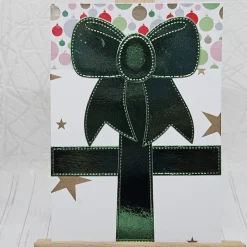 Weihnachtskarten|Kleine Schätze Weihnachtskarte „Winterliches Geschenk in Weiß & Glanzgrün“ – Handgefertigte Karte mit Gutscheinfach | Festliche Schleif