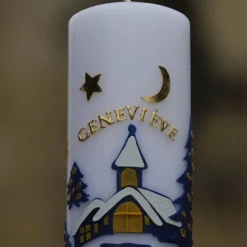 Best Weihnachtskerze personalisierbar – weiße Kerze mit Weihnachtsdorf, ideal als Weihnachtsgeschenk oder Adventsdeko Kerzen & Beleuchtung