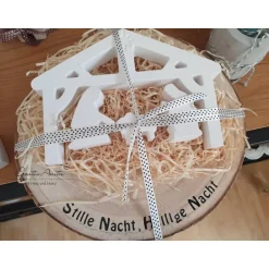 Krippen|CreativAnita Weihnachtskrippe - Krippe im modernen Stil in weiß mit Holztablett oder Holzscheibe