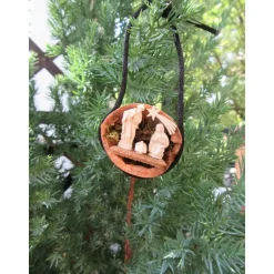 Baumschmuck|Momunder - Momente voller Wunder Weihnachtskrippe - Krippe in Walnuss mit Moos