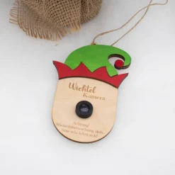 Wichtelzauber|SandavDesigns Wichtel / Elfen / Weihnachtsmann Überwachungskamera Attrappe aus Holz mit farbigen Akzenten