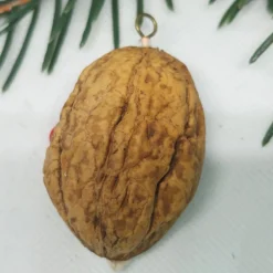 Baumschmuck|Danielas IdeenReich Wichtel in Walnussschale – Christbaumschmuck aus Polymer Clay