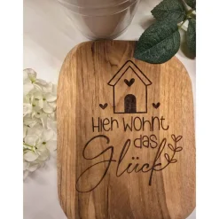 Willkommensschild aus Teakholz mit Gravur Tischdekoration