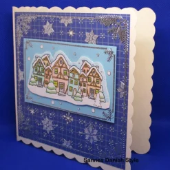 Sale Winterdorf Karte – Handgemachte Winterkarte mit verschneitem Dorf & Glitzerstickern, 15 x 15 cm Weihnachtskarten