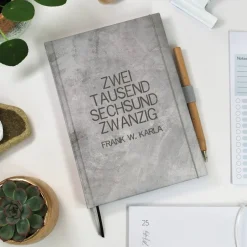 Hot Wochenkalender & Terminplaner 2026 A5 Wochenübersicht / Tagesübersicht / Tagebuch personalisiert hellgrau Geschenke